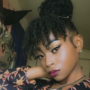 Meet your Posher, Deamber